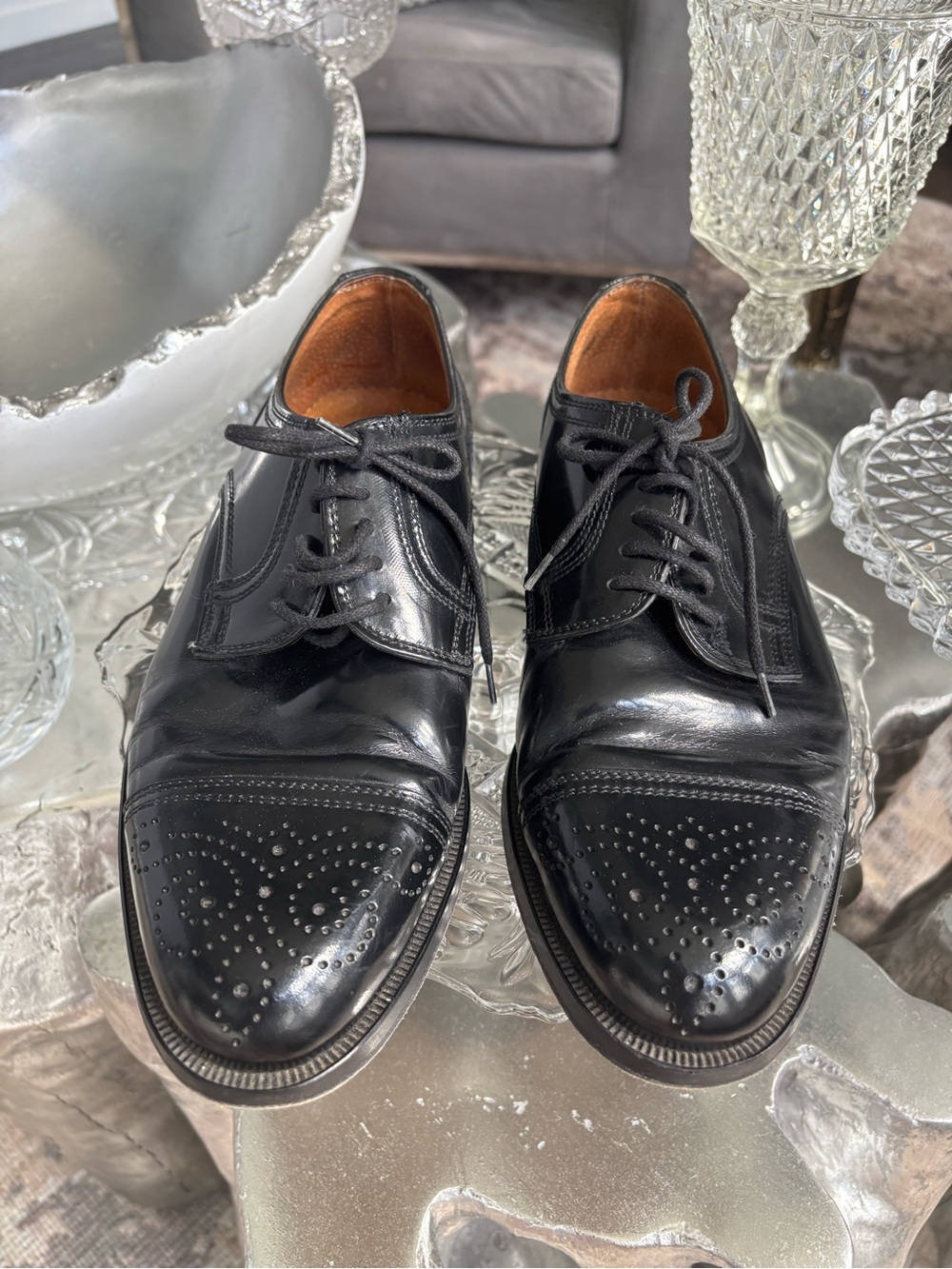 Mens vintage all leather lace up Oxford’s size 42 or a nine black